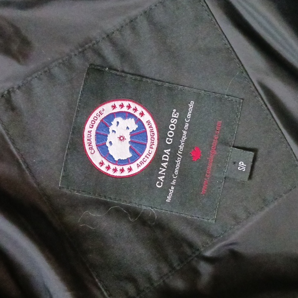 Canada Goose Blk Short Puffer W Hood Jacket. - Picture 11 of 14